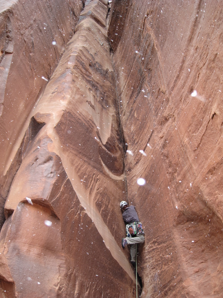 Tad leading Drainpipe (5.10) as the snow falls
